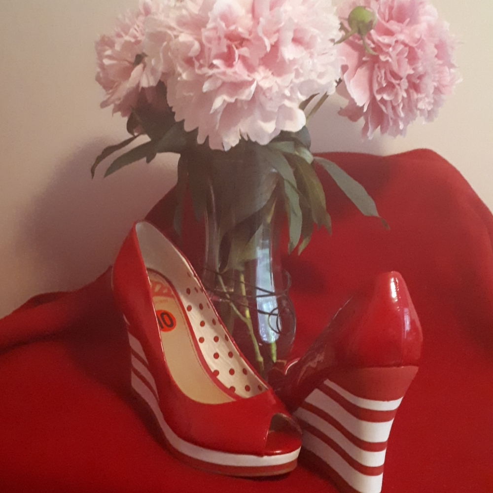 Shoes - Picture 3 of 4